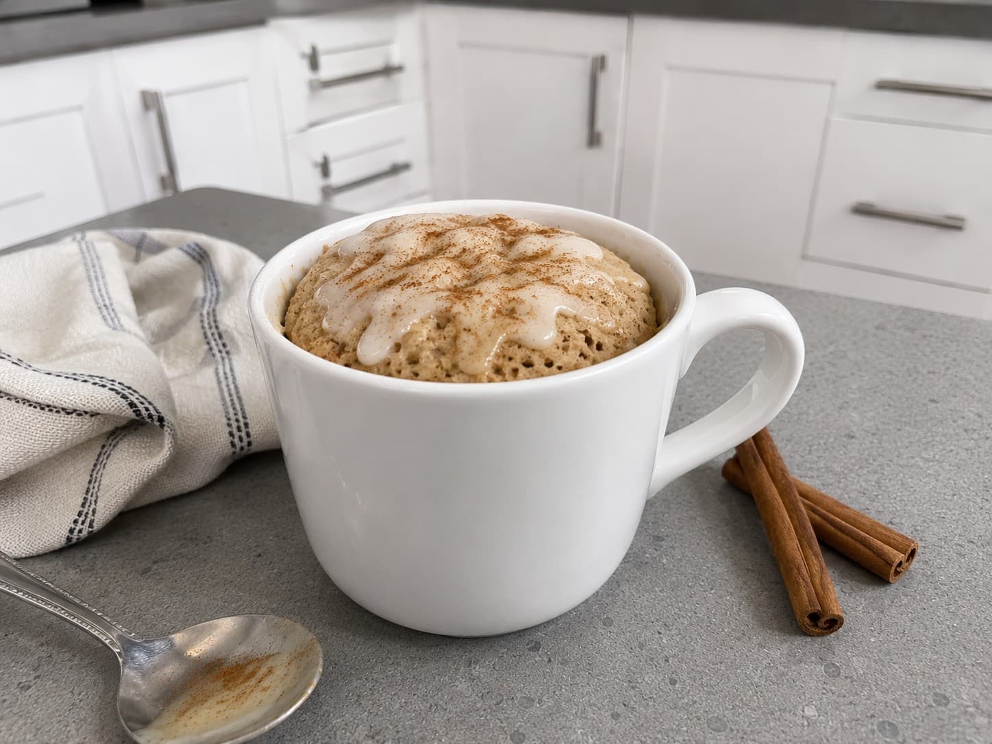 Mug Cake de Canela (Estilo Cinnamon Roll)